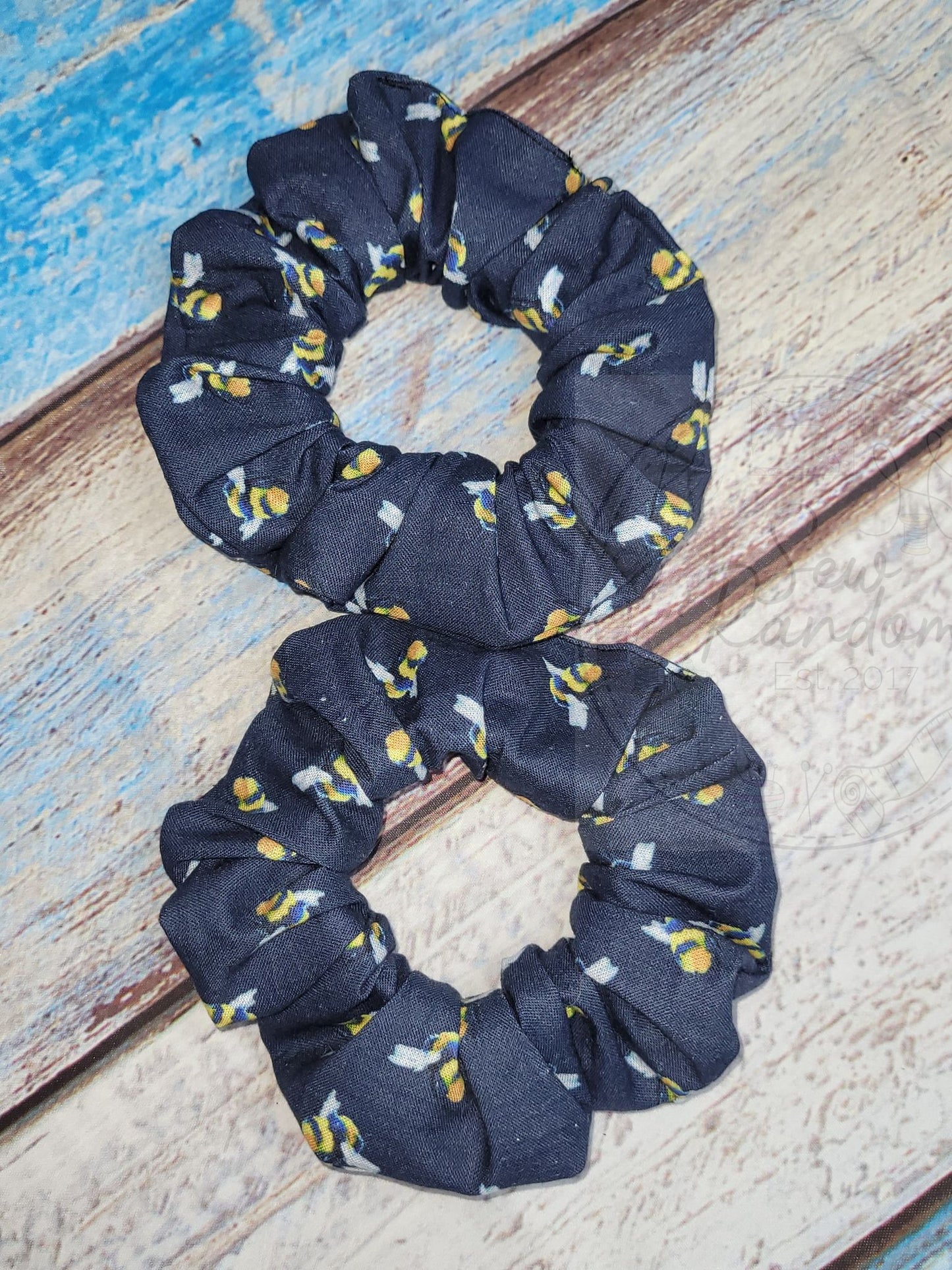 BEES SCRUNCHIE