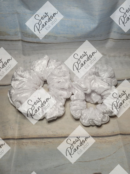 WHITE VELVET SCRUNCHIE