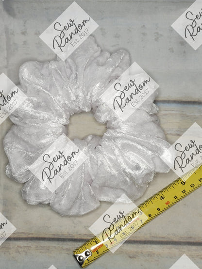 WHITE VELVET SCRUNCHIE