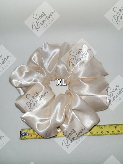 PEARL SATIN SCRUNCHIE