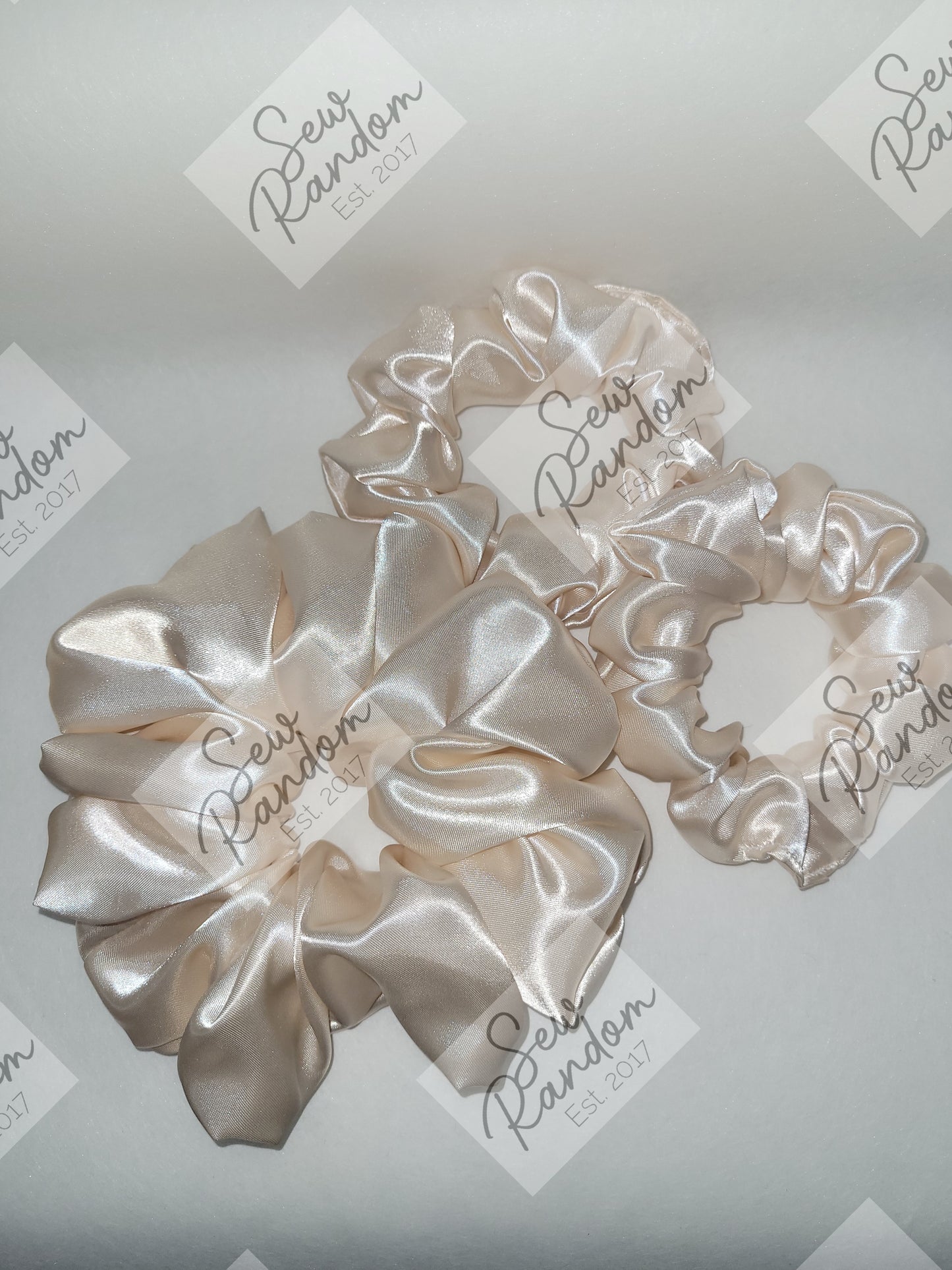 PEARL SATIN SCRUNCHIE