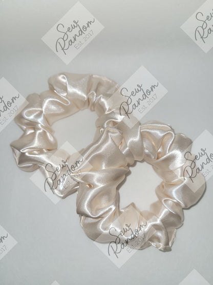 PEARL SATIN SCRUNCHIE