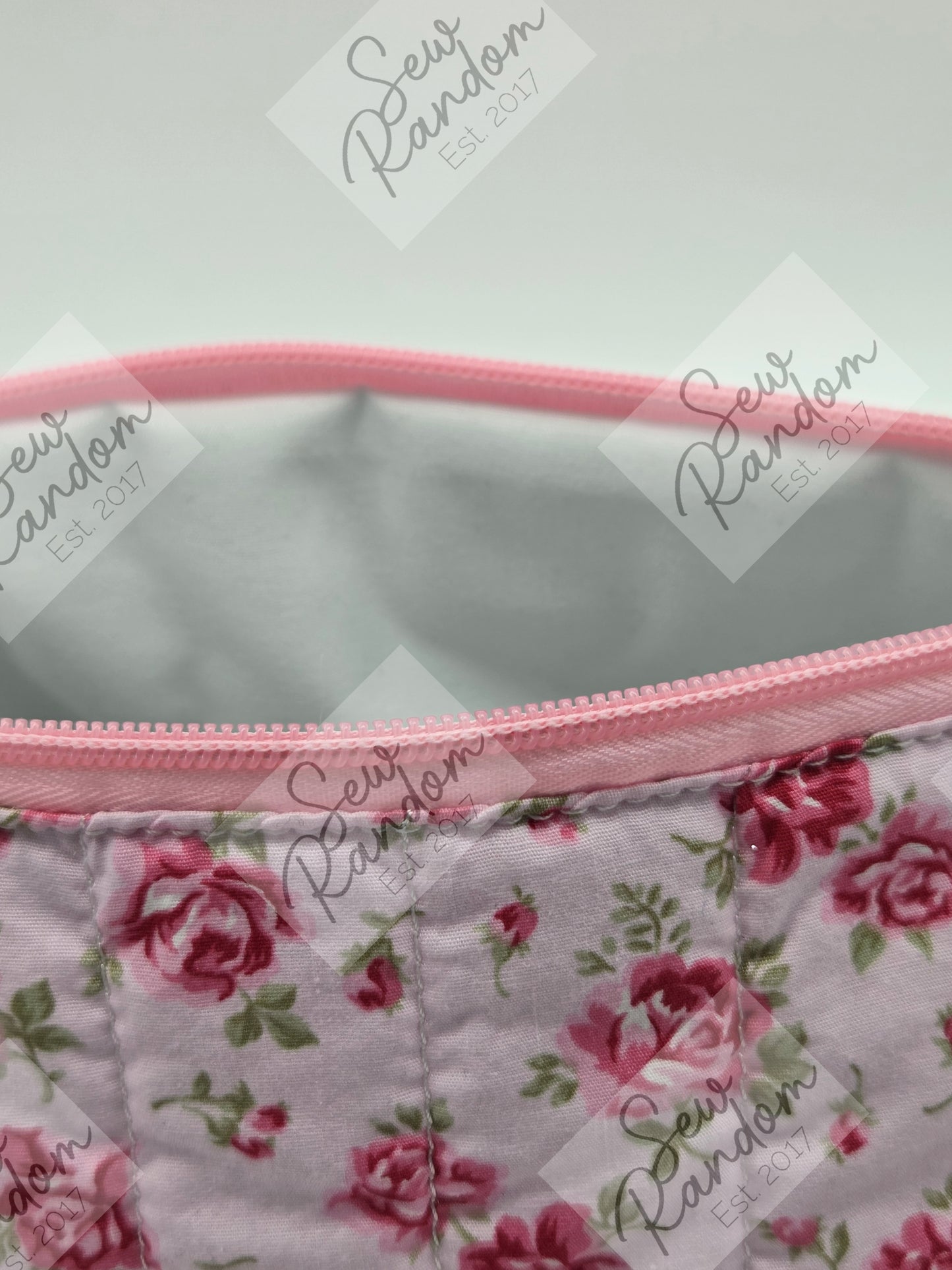 DOLLY QUILTED BAG - ROSES ON PINK