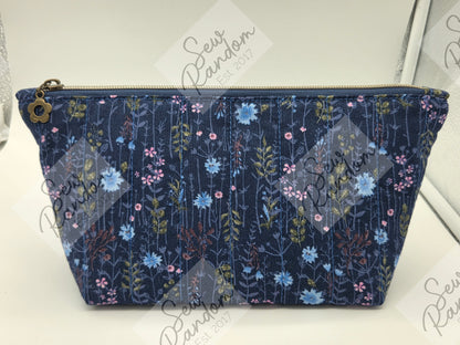 DOLLY QUILTED ZIP BAG - BLUE FLORAL