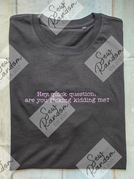 QUICK QUESTION EMBROIDERED T SHIRT