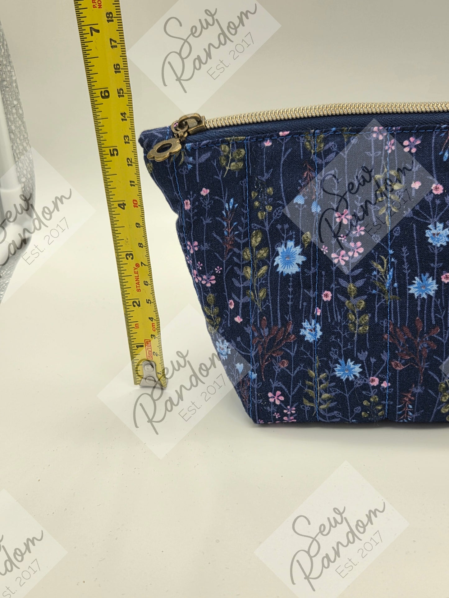 DOLLY QUILTED ZIP BAG - BLUE FLORAL