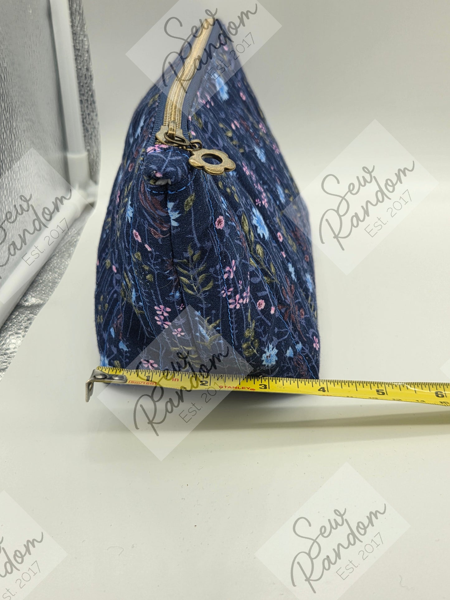 DOLLY QUILTED ZIP BAG - BLUE FLORAL