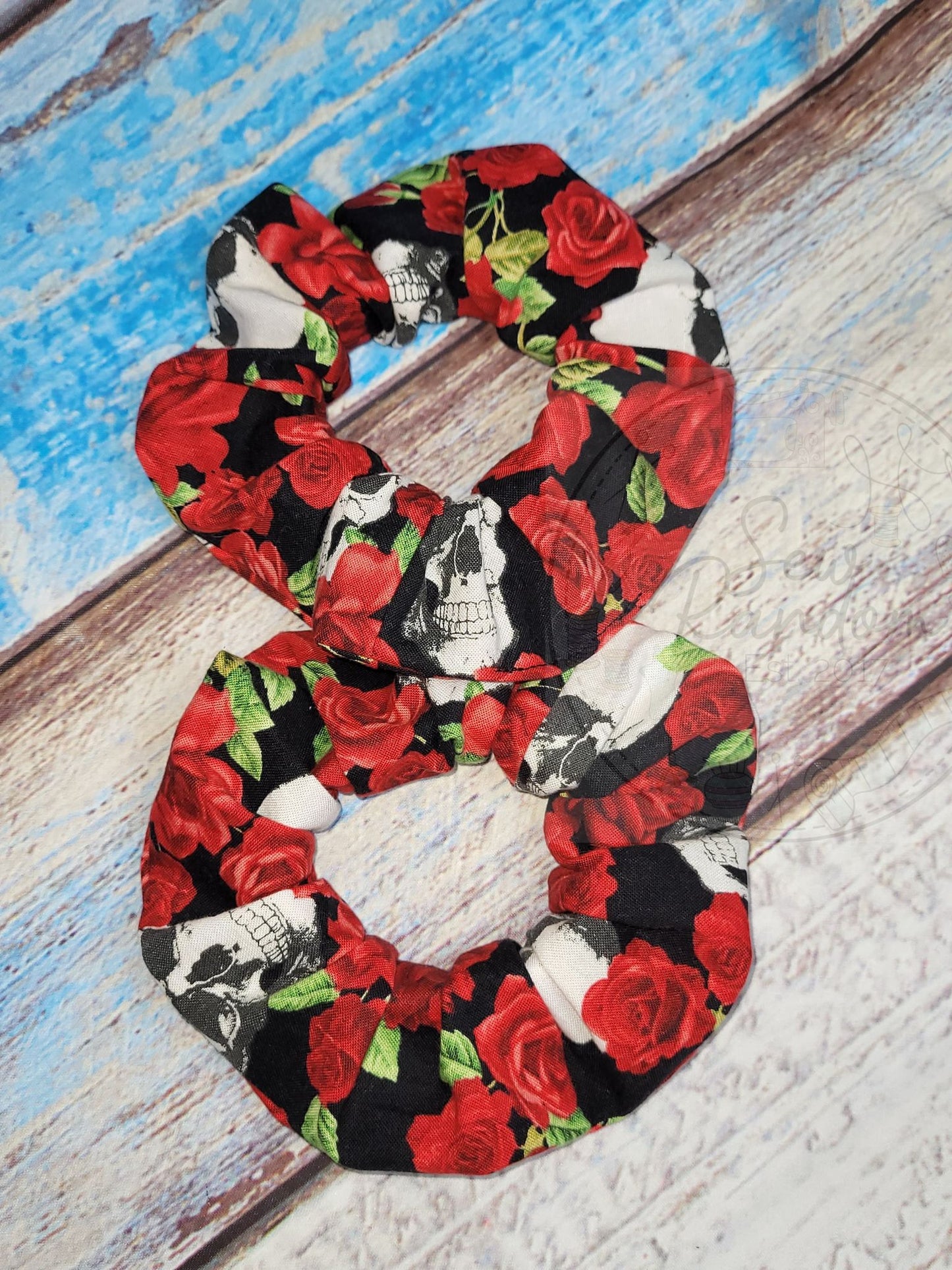 SKULL ROSES SCRUNCHIE