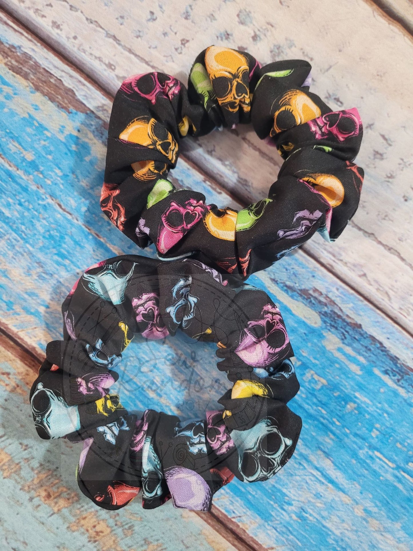 SKULLS SCRUNCHIE