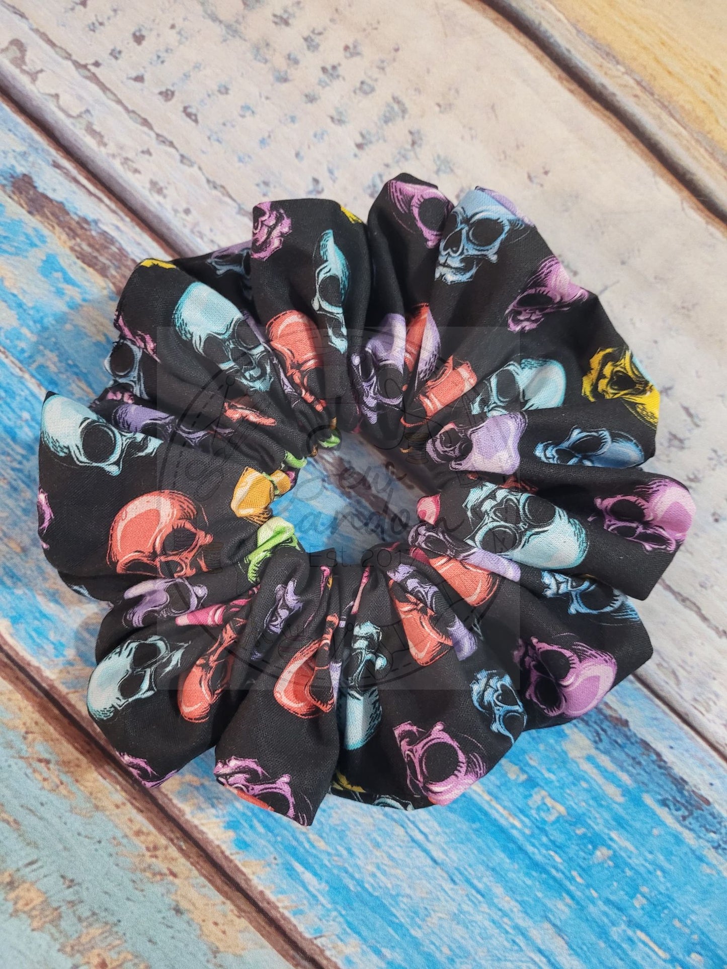 SKULLS SCRUNCHIE